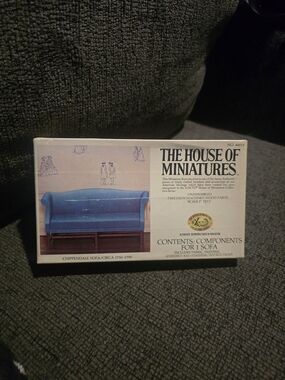 X-ACTO The House of Miniatures  | No. 40015 Chippendale Sofa Kit